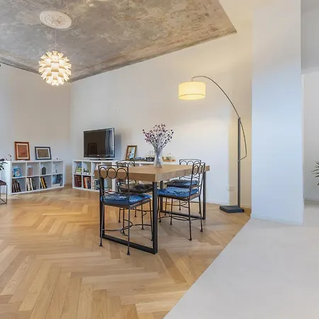 Guesthost - Cb12 And Modern Bologna